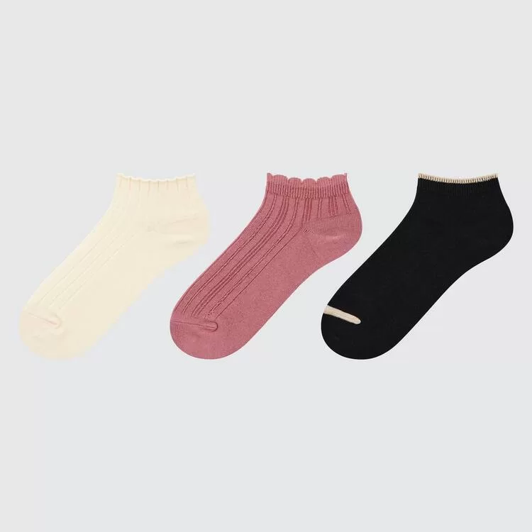 Uniqlo Short Socks (Three Pairs) Kids Beige Red Black Uniqlo Short Socks (Three Pairs) Kids Beige Red Black